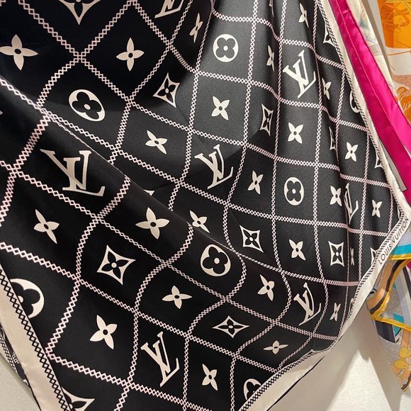 💎✨AUTHENTIC✨💎Louis Vuitton scarf - Picture 1 of 7